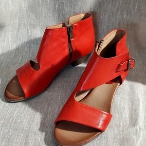 Miz Mooz heeled sandals size 39(8) in coral red.